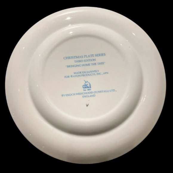 Vintage Avon Christmas Plate "Bringing Home The Tree", by Enoch Wedgwood - Picture 2 of 2